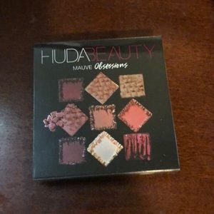 Huda Beauty Mauve Obsessions